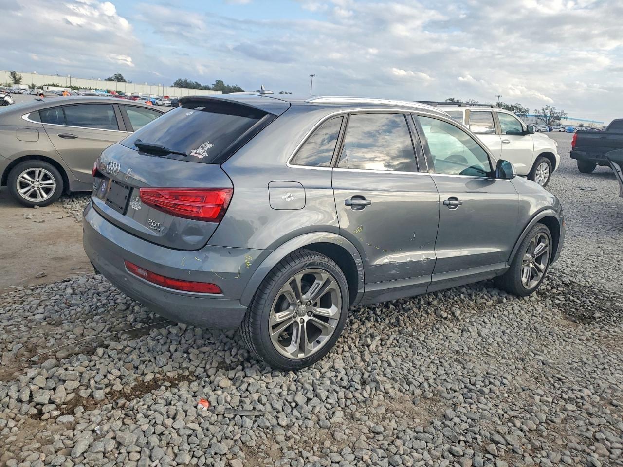 2017 AUDI Q3