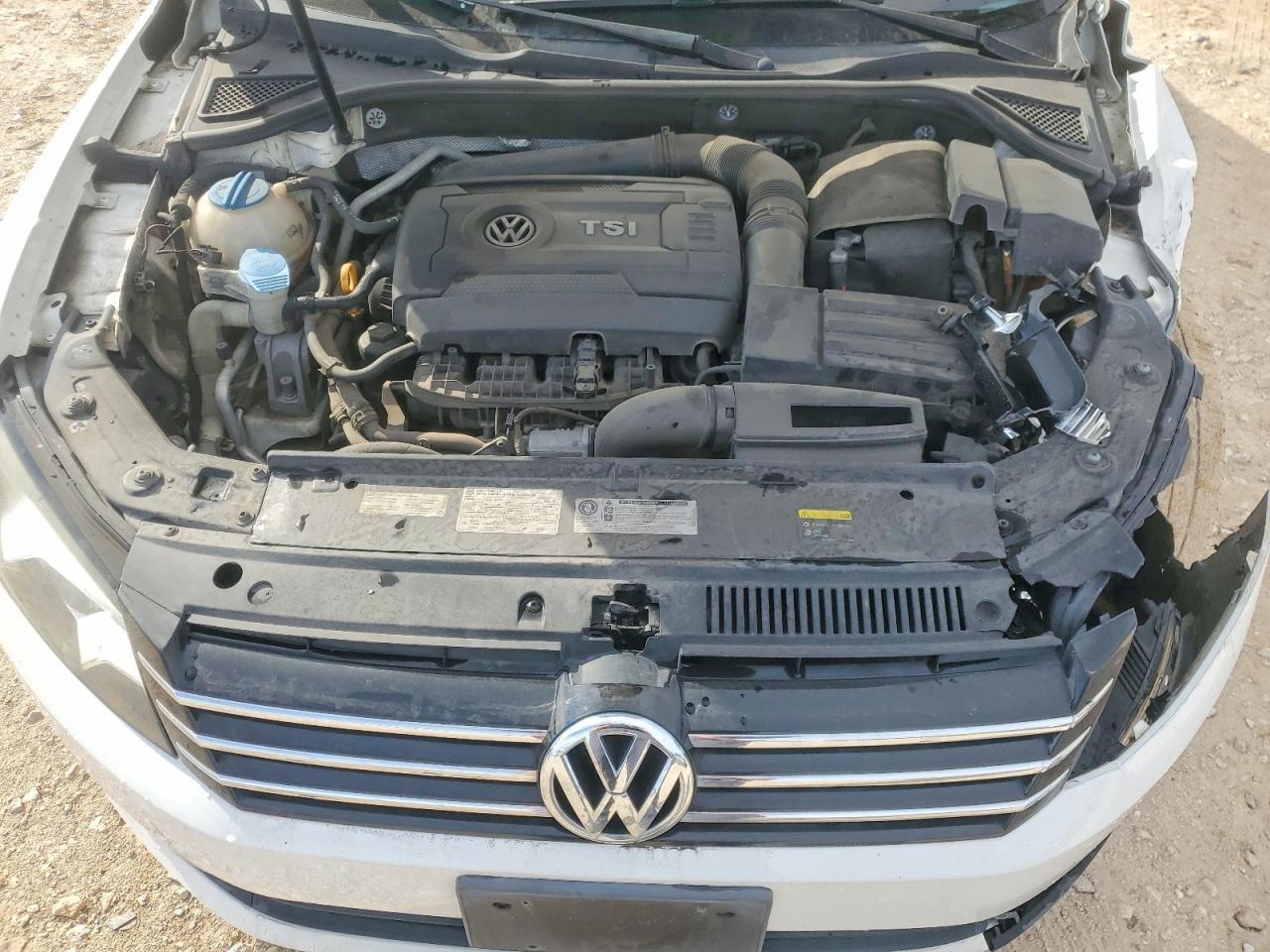 2015 VOLKSWAGEN Passat
