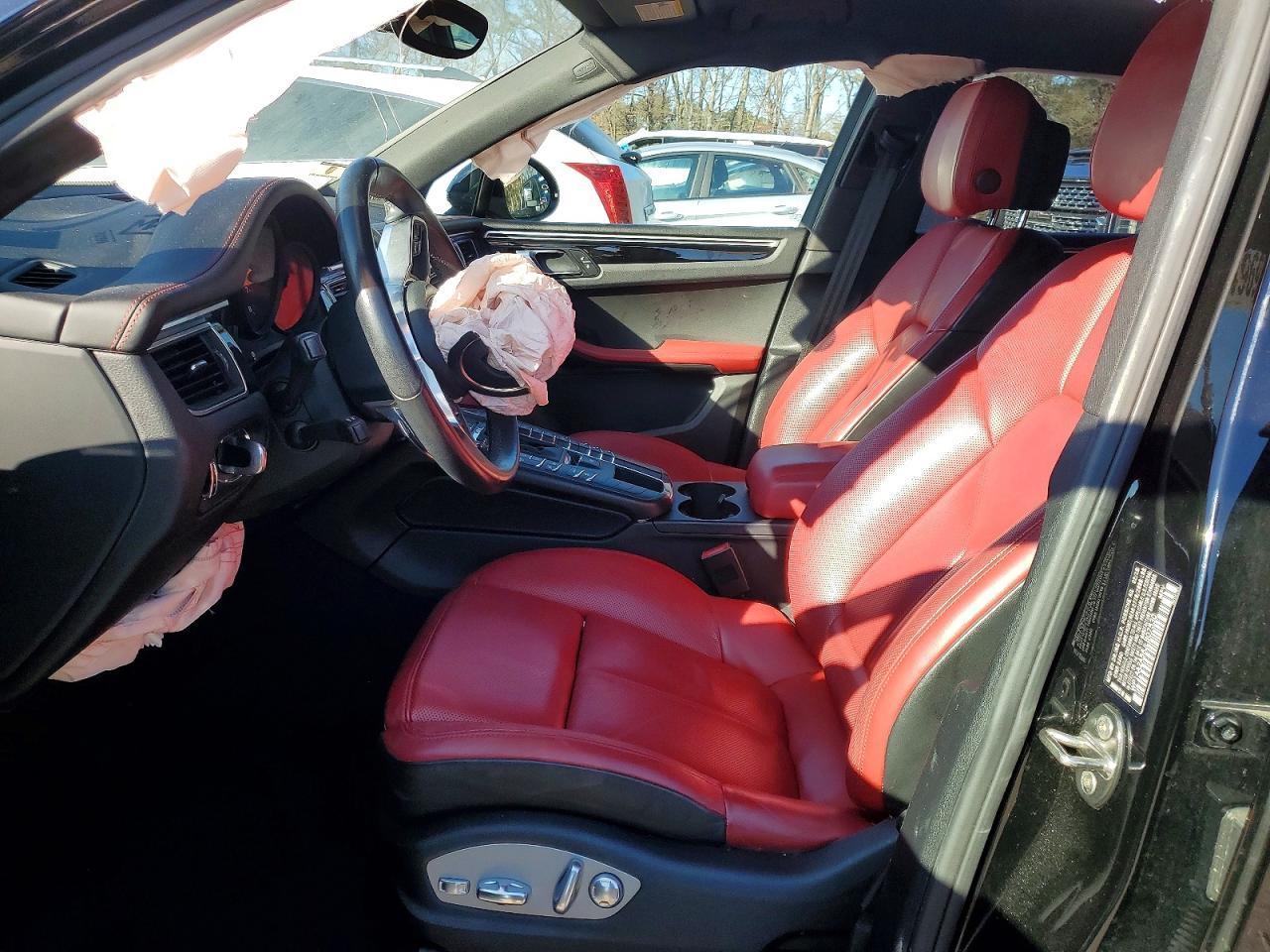 2018 PORSCHE Macan