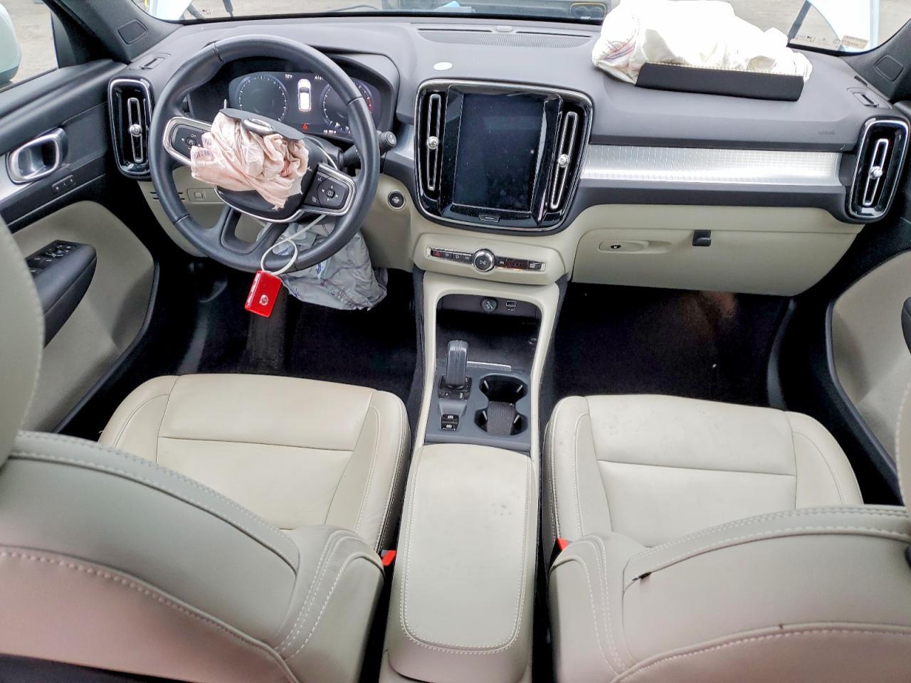 2019 VOLVO XC40
