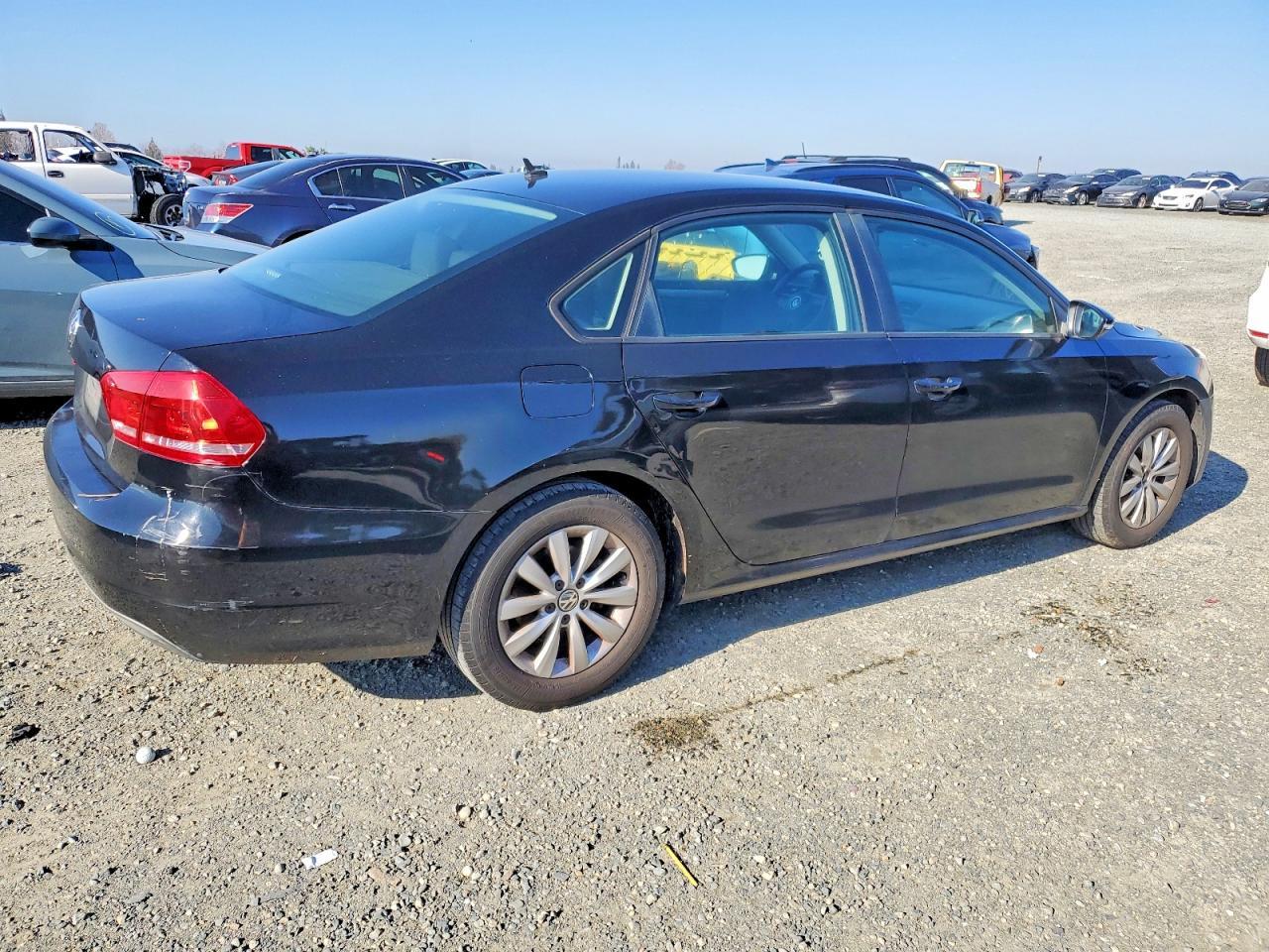 2012 VOLKSWAGEN Passat