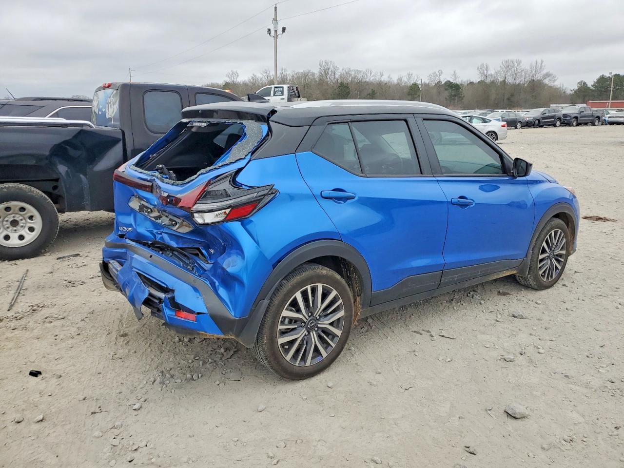 2024 NISSAN KICKS