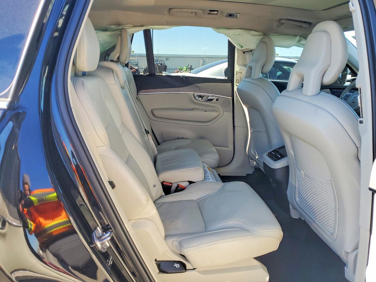 2022 VOLVO XC90