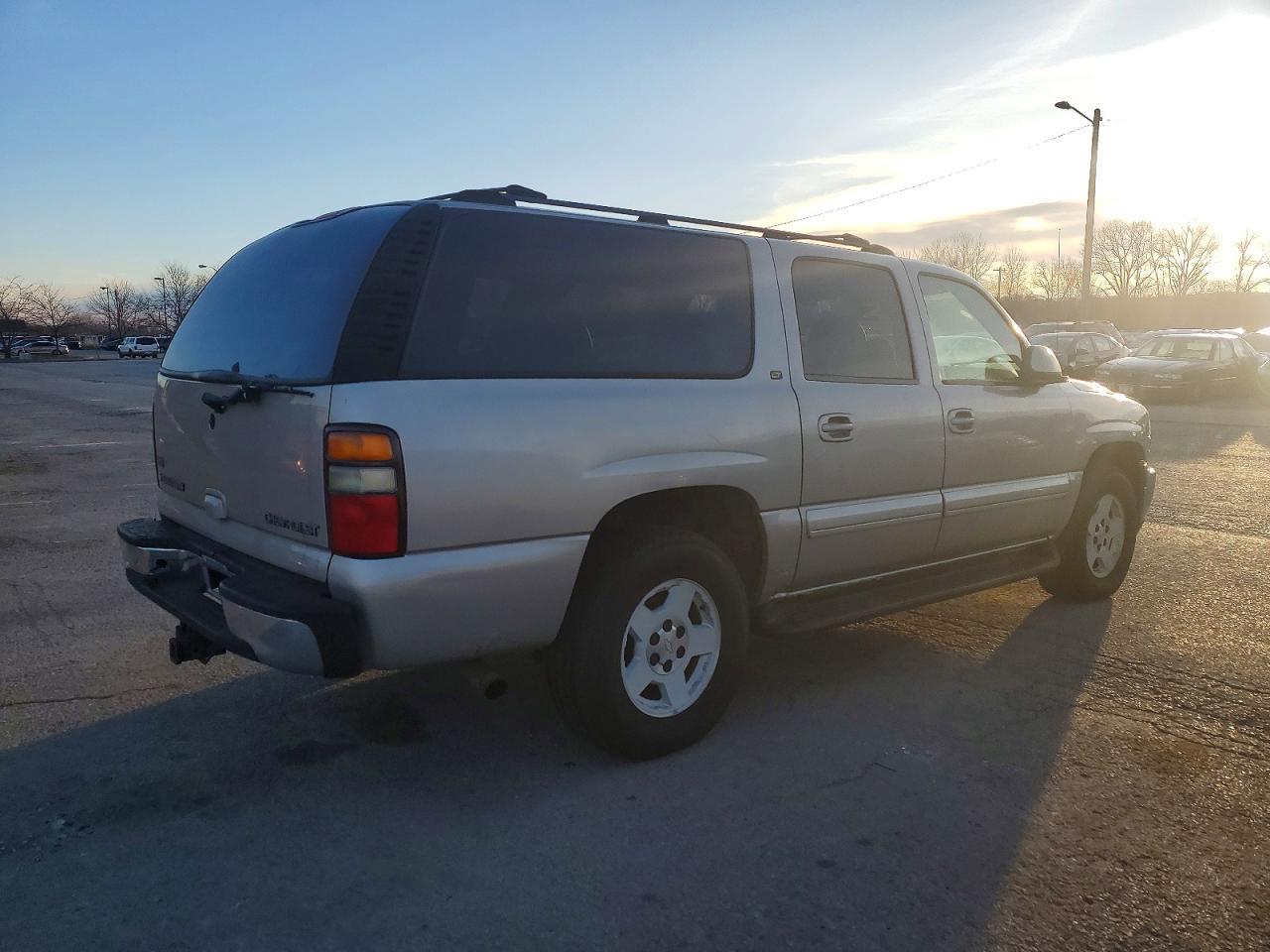 2004 CHEVROLET Suburban