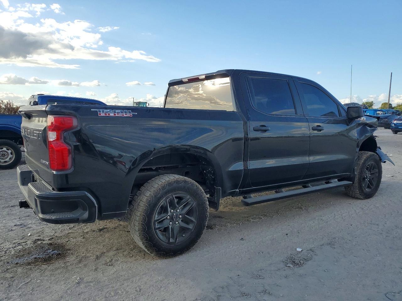 2024 CHEVROLET Silverado