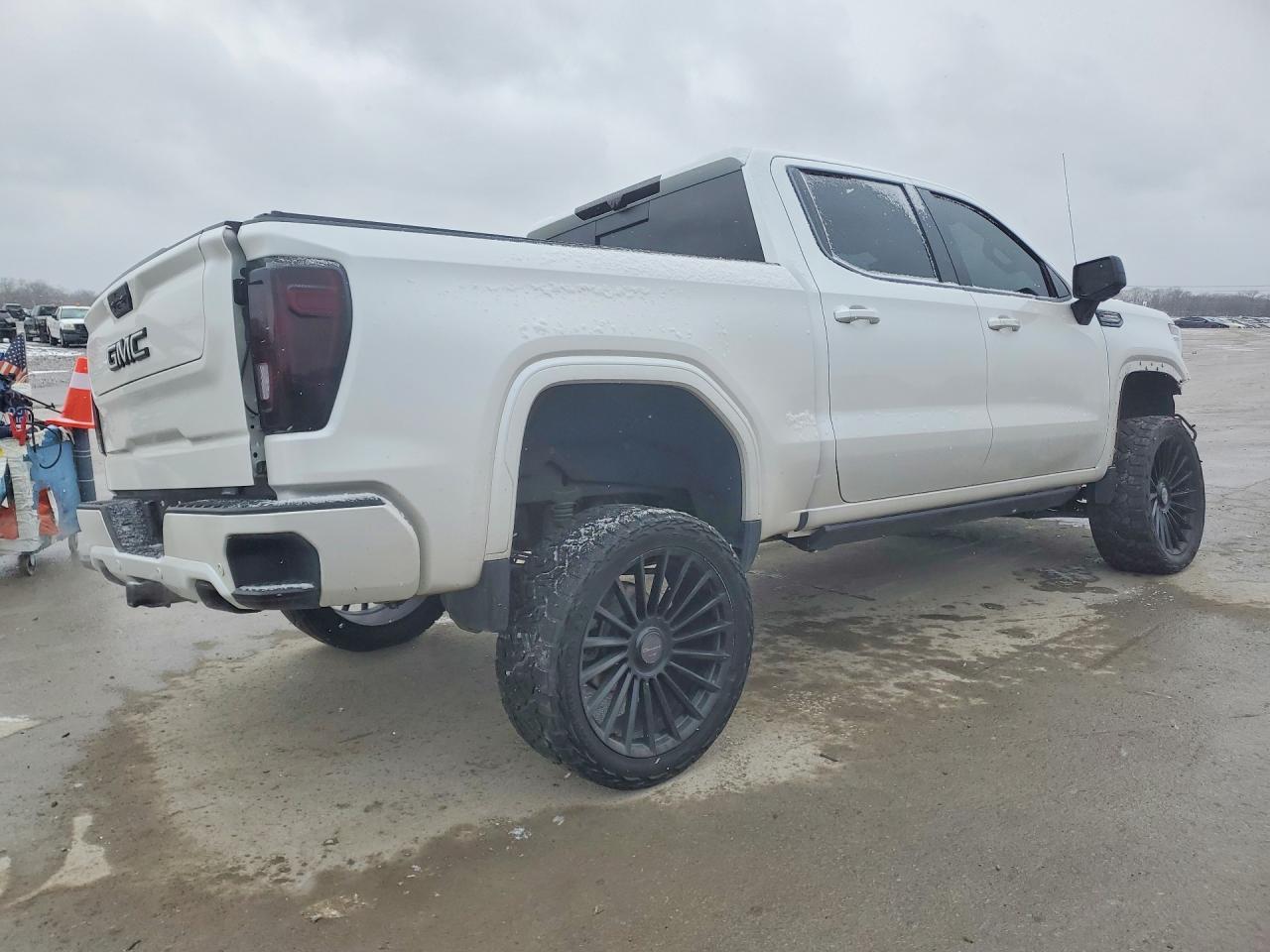 2023 GMC Sierra