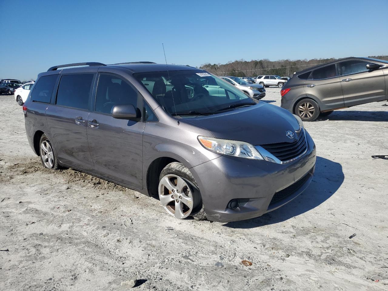 2014 TOYOTA SIENNA