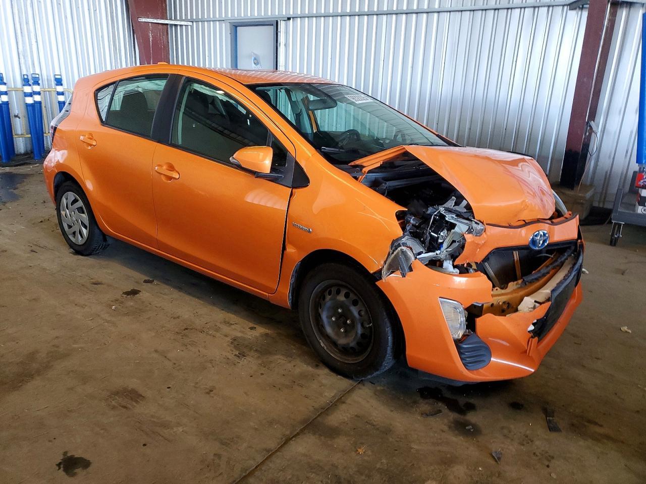 2016 TOYOTA Prius c