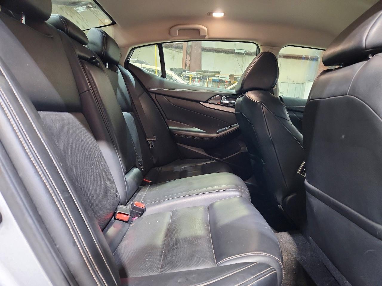 2017 NISSAN Maxima