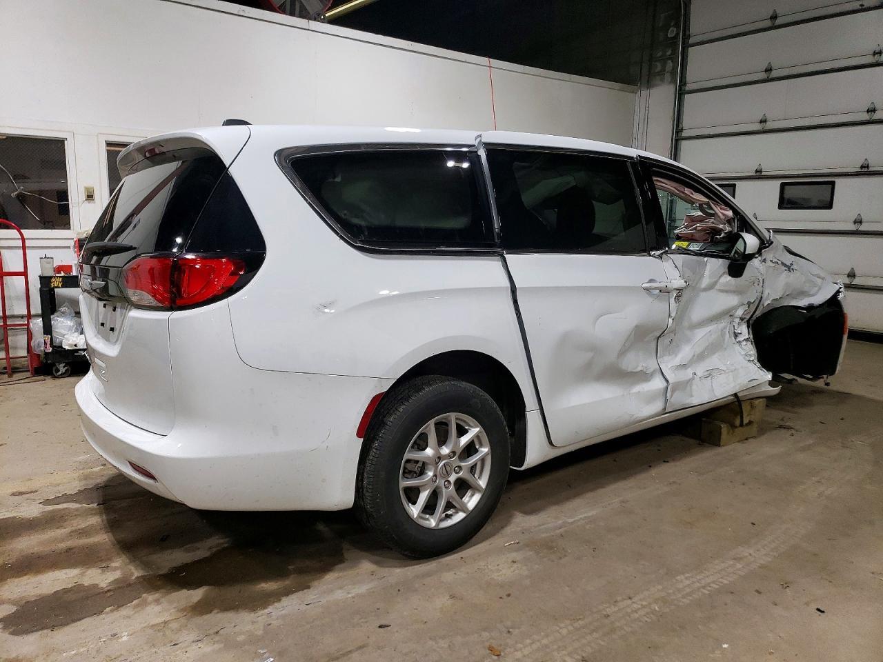2023 CHRYSLER Voyager