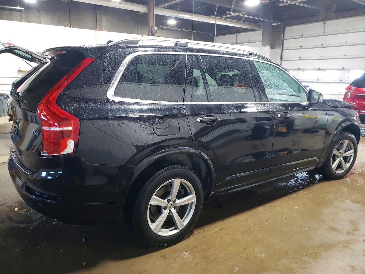 2016 VOLVO XC90
