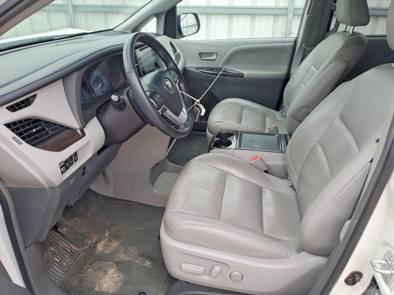 2015 TOYOTA SIENNA