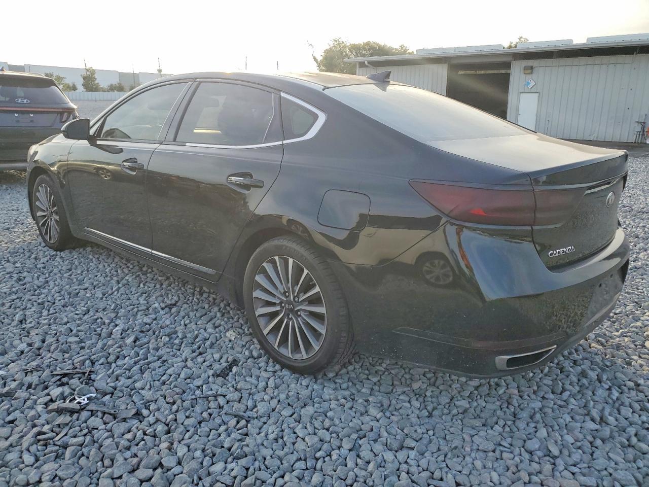 2017 KIA Cadenza