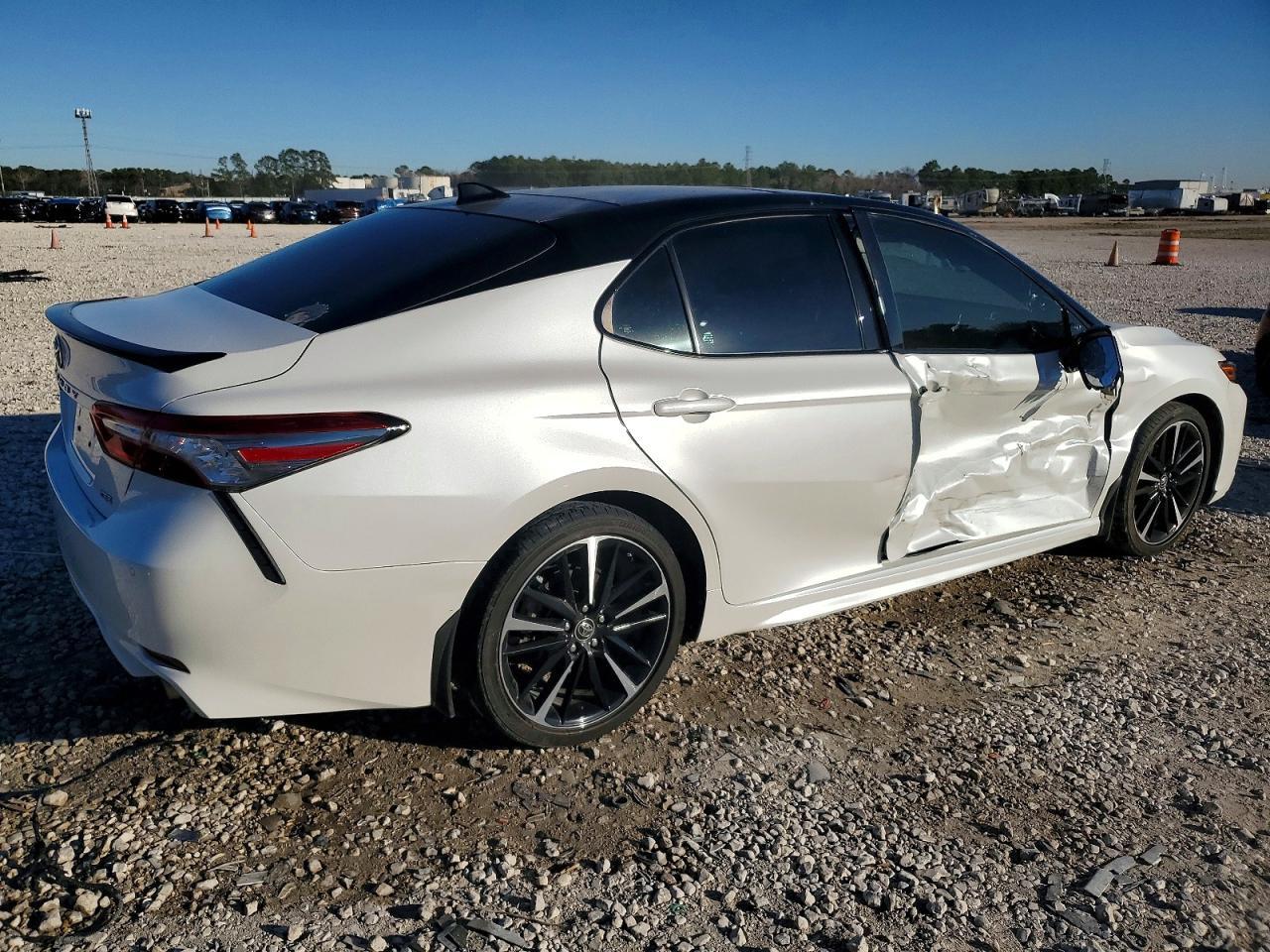2018 TOYOTA CAMRY