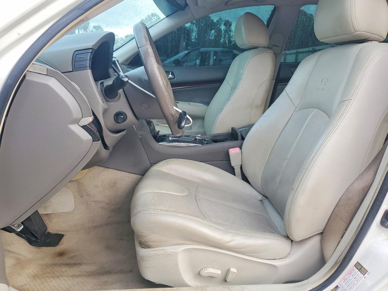 2011 INFINITI G37