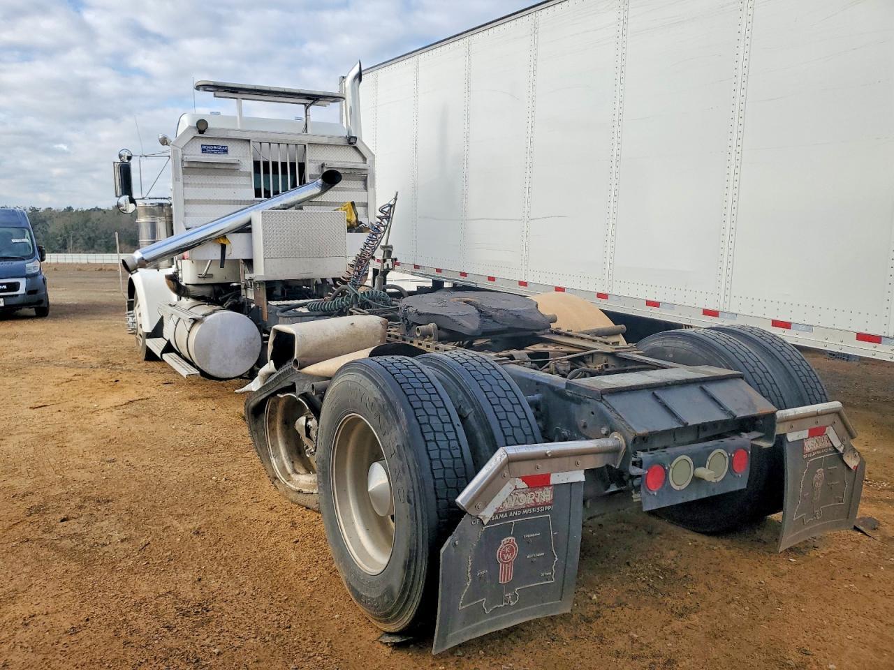 2011 KENWORTH W900