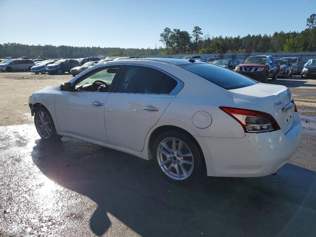 2010 NISSAN Maxima