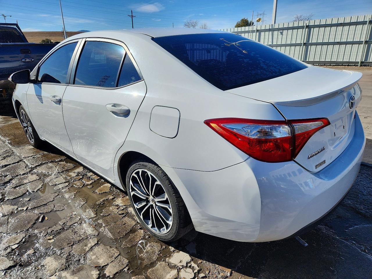 2015 TOYOTA COROLLA