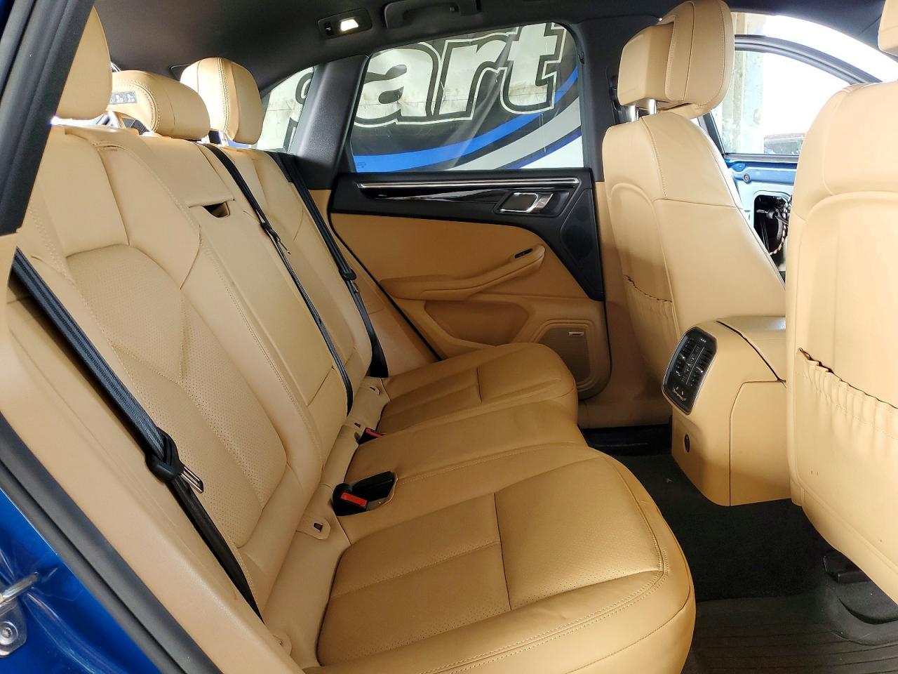 2017 PORSCHE Macan