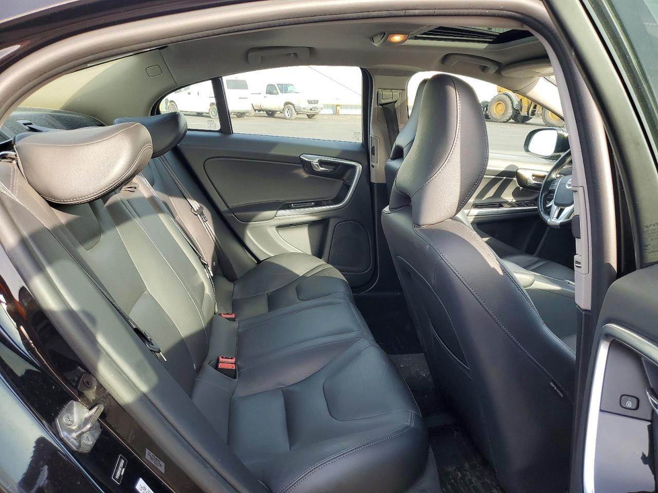 2015 VOLVO S60