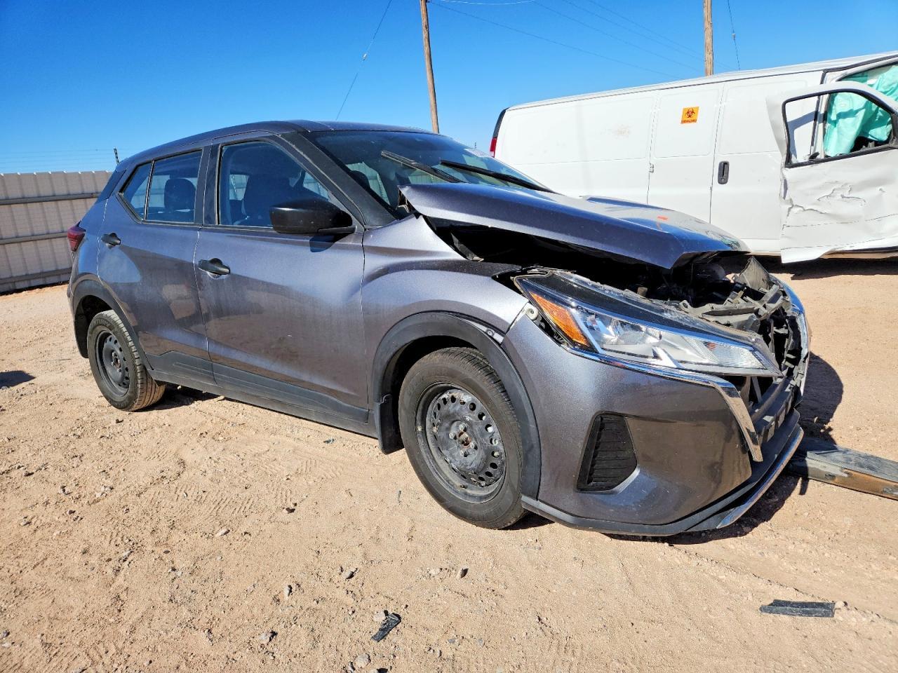2024 NISSAN KICKS