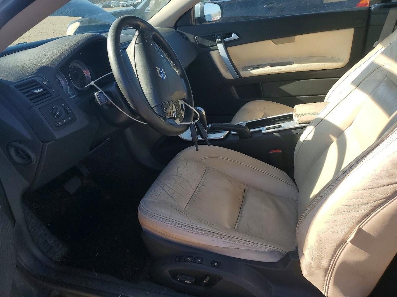 2011 VOLVO C70