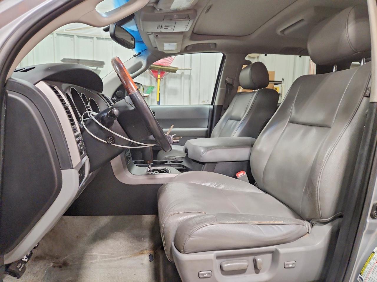 2011 TOYOTA Sequoia