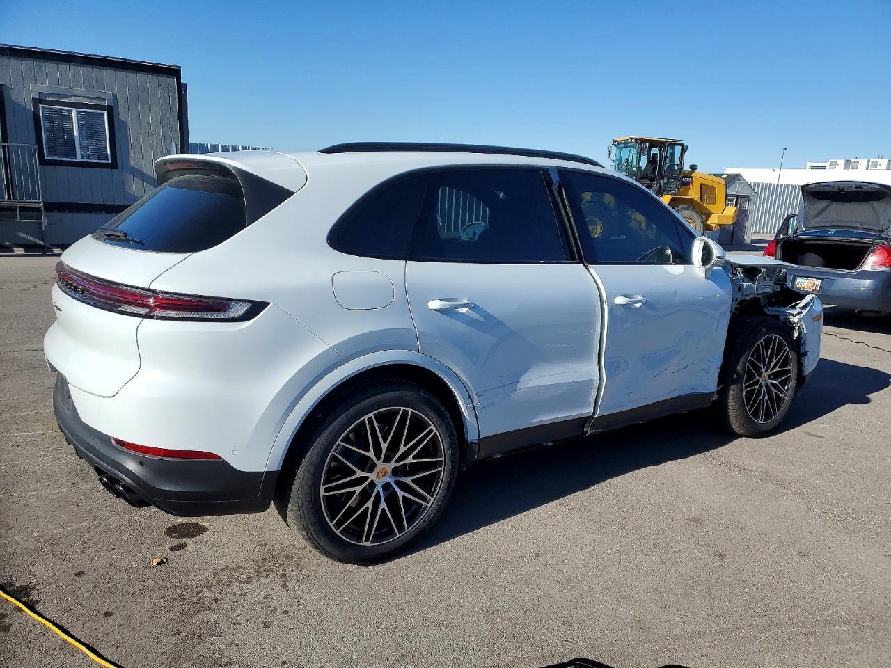 2025 PORSCHE CAYENNE
