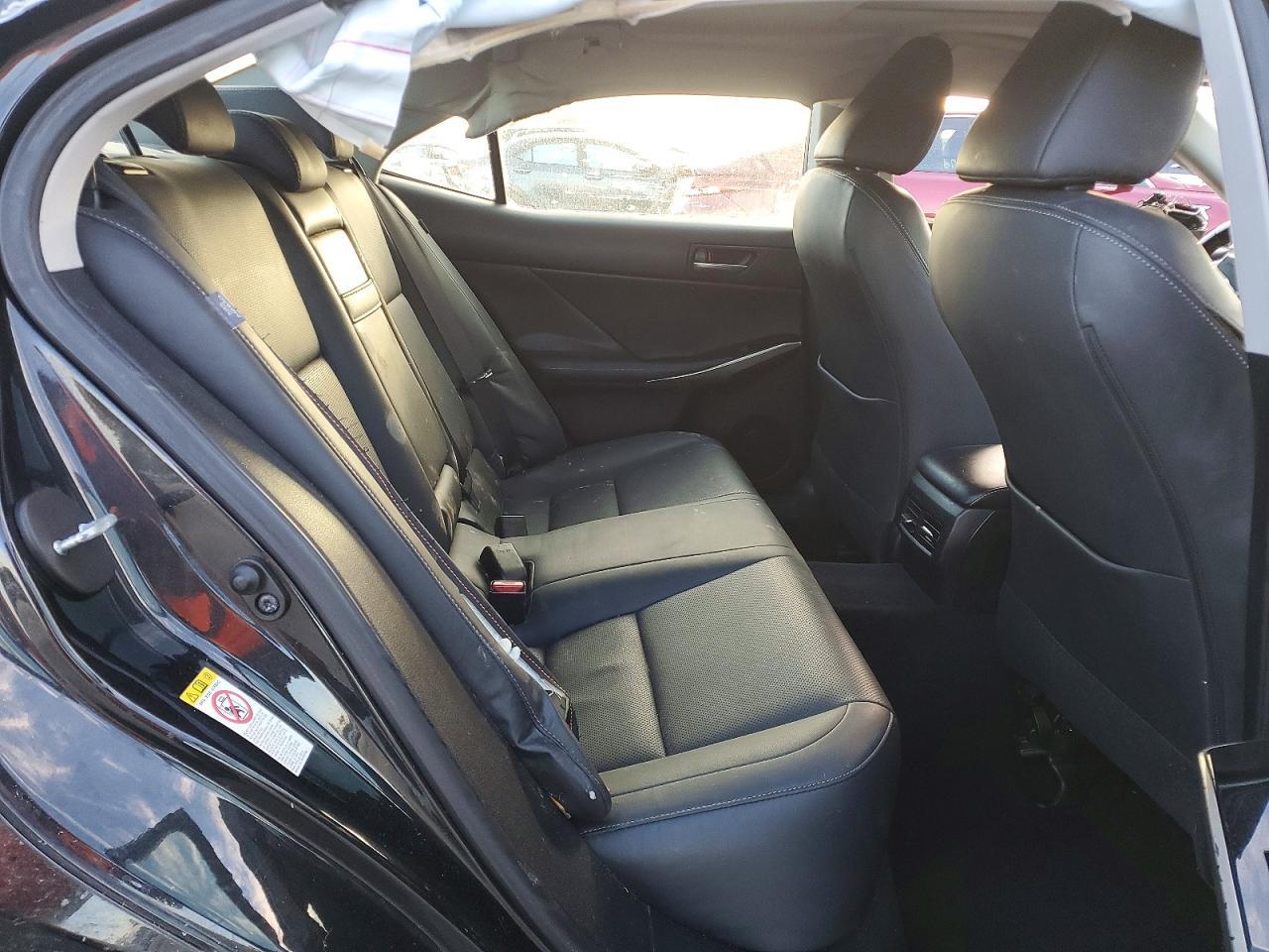 2017 LEXUS IS 200t