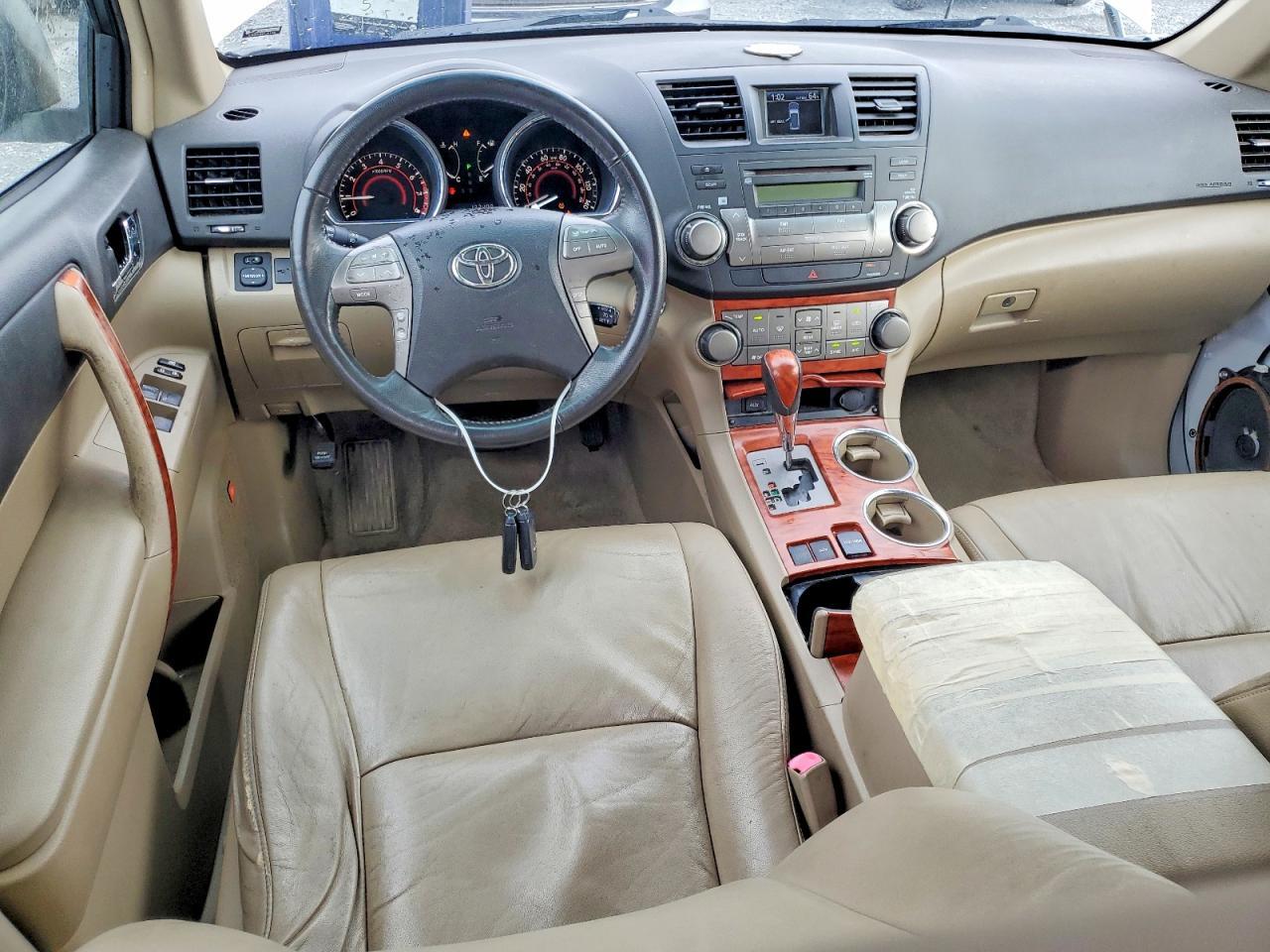 2010 TOYOTA HIGHLANDER