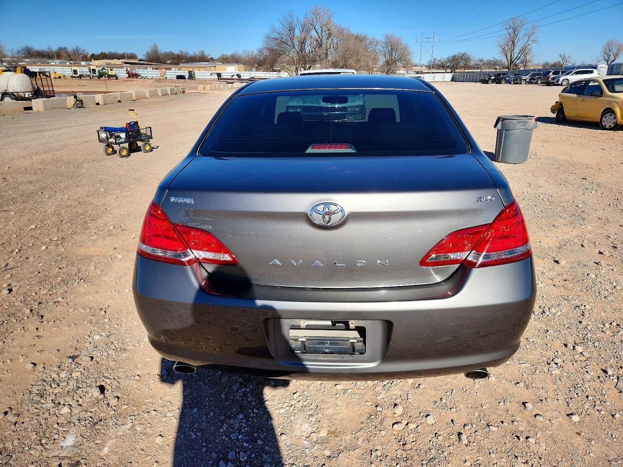 2005 TOYOTA Avalon