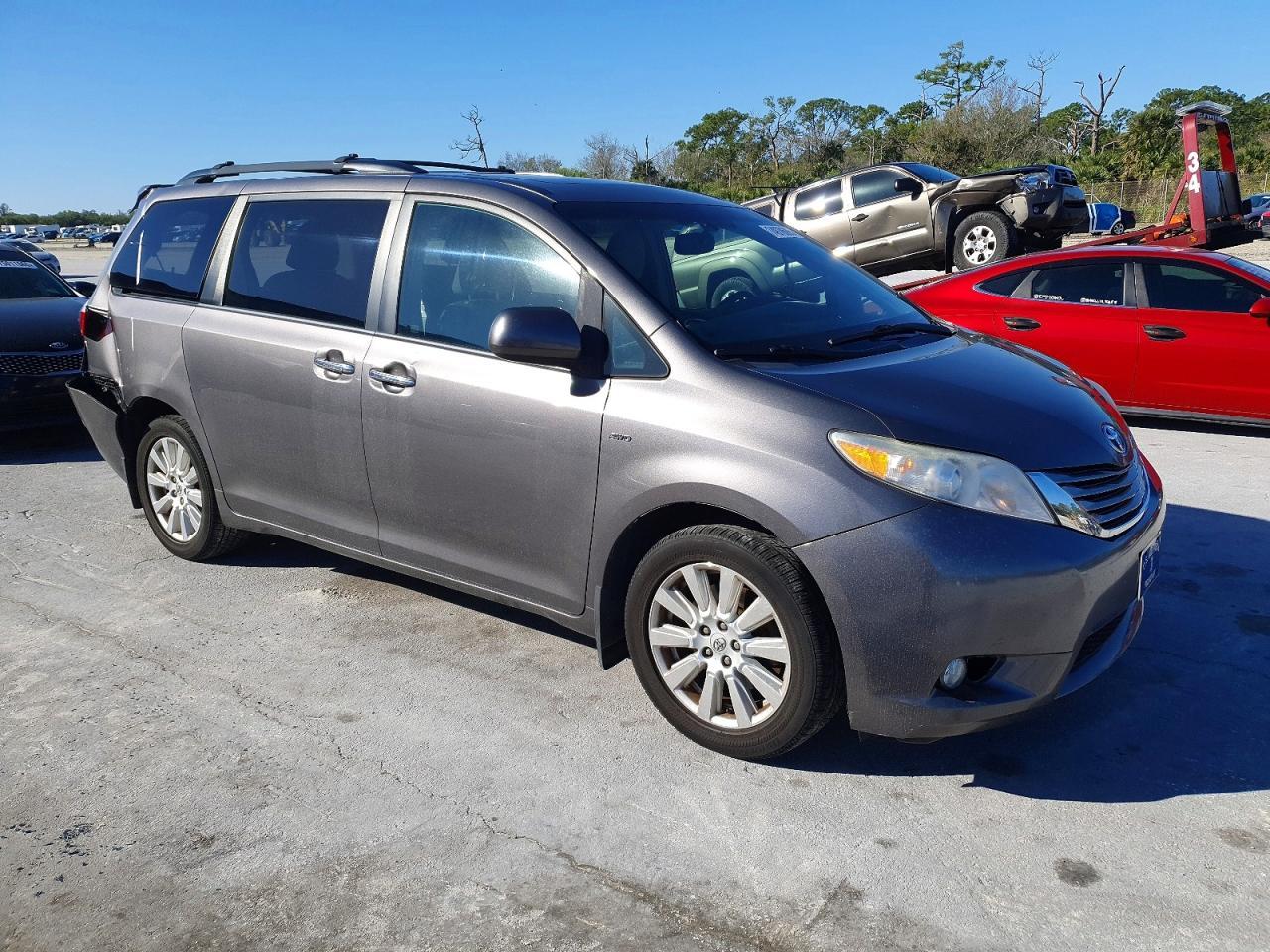 2017 TOYOTA SIENNA