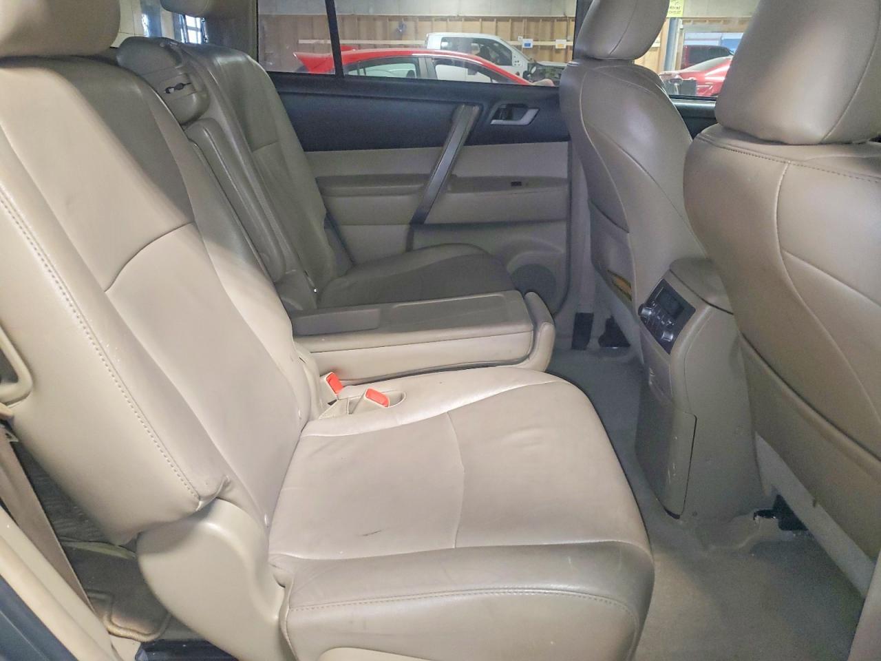 2010 TOYOTA HIGHLANDER