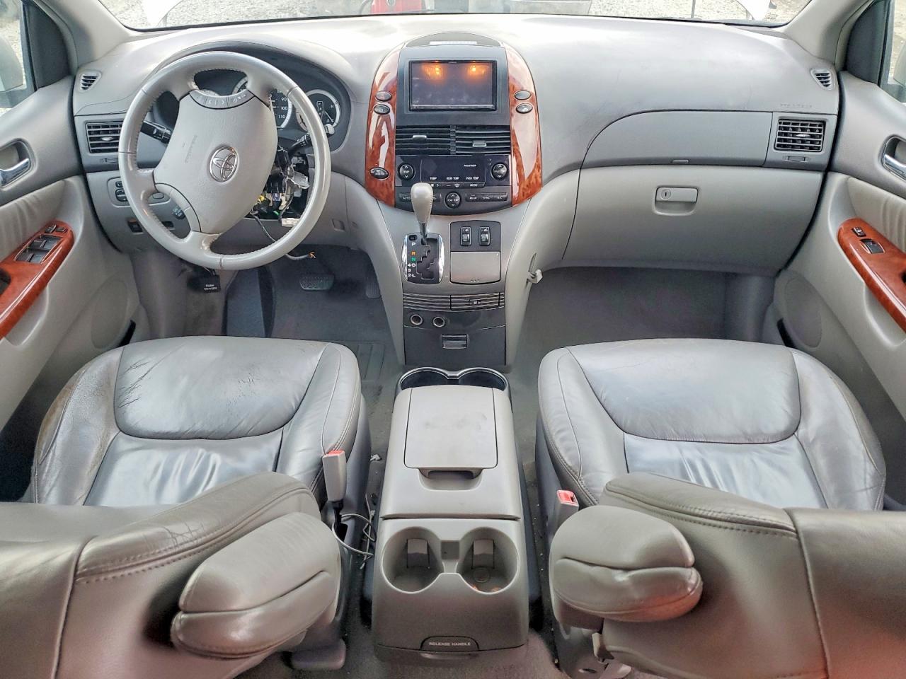 2004 TOYOTA SIENNA