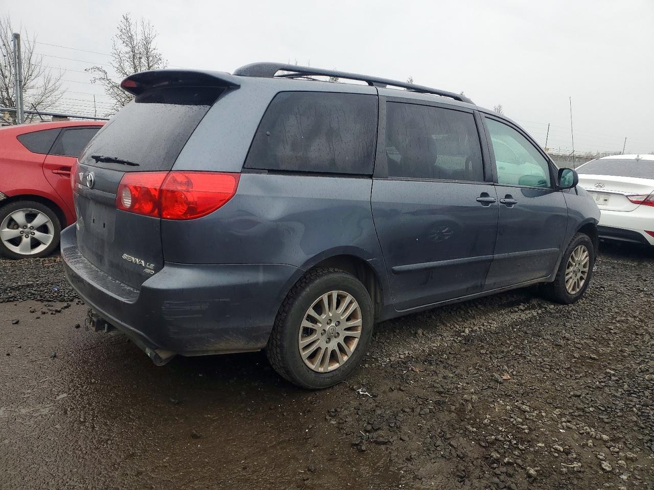 2010 TOYOTA SIENNA