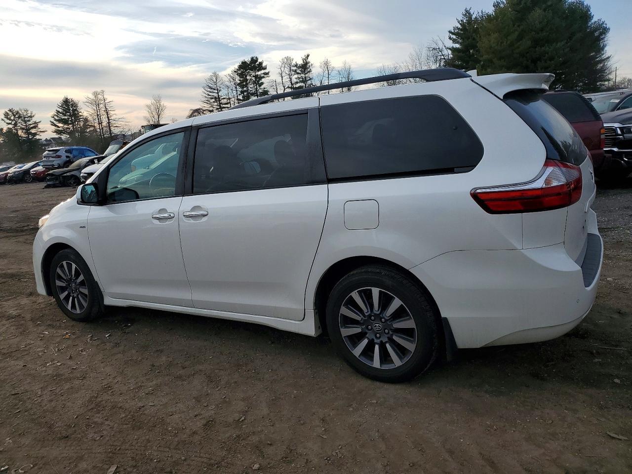 2019 TOYOTA SIENNA
