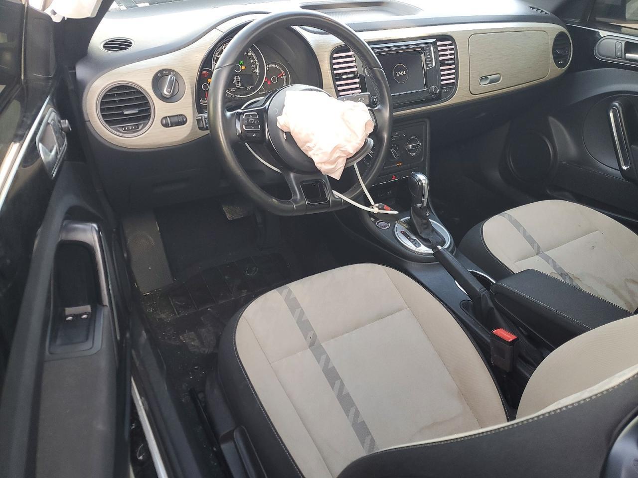 2018 VOLKSWAGEN Beetle
