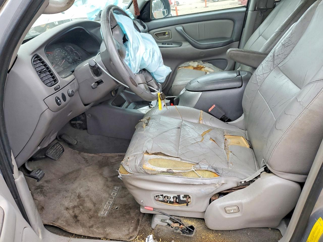 2001 TOYOTA Sequoia