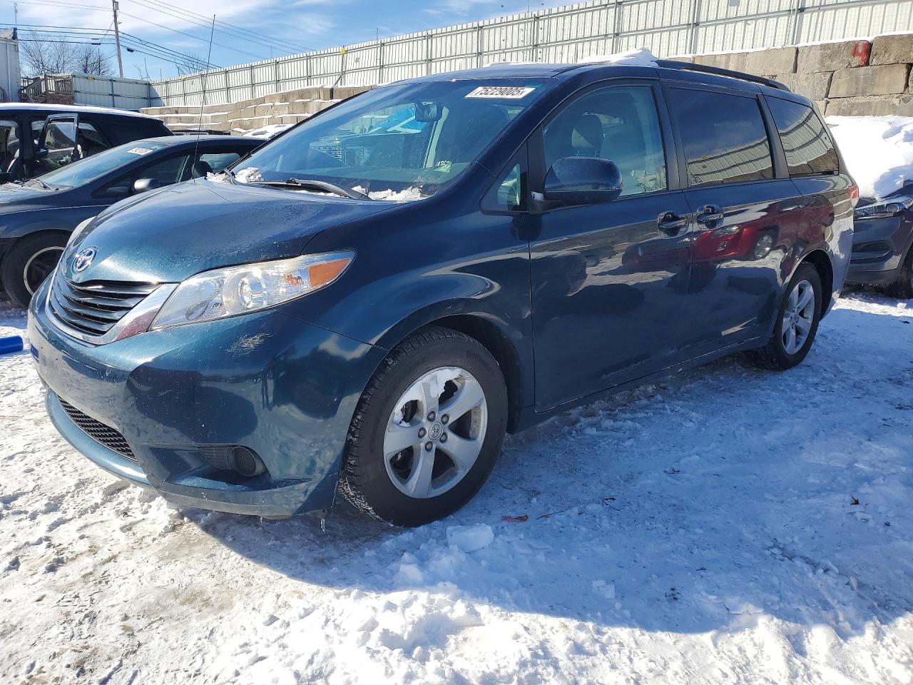 2012 TOYOTA SIENNA