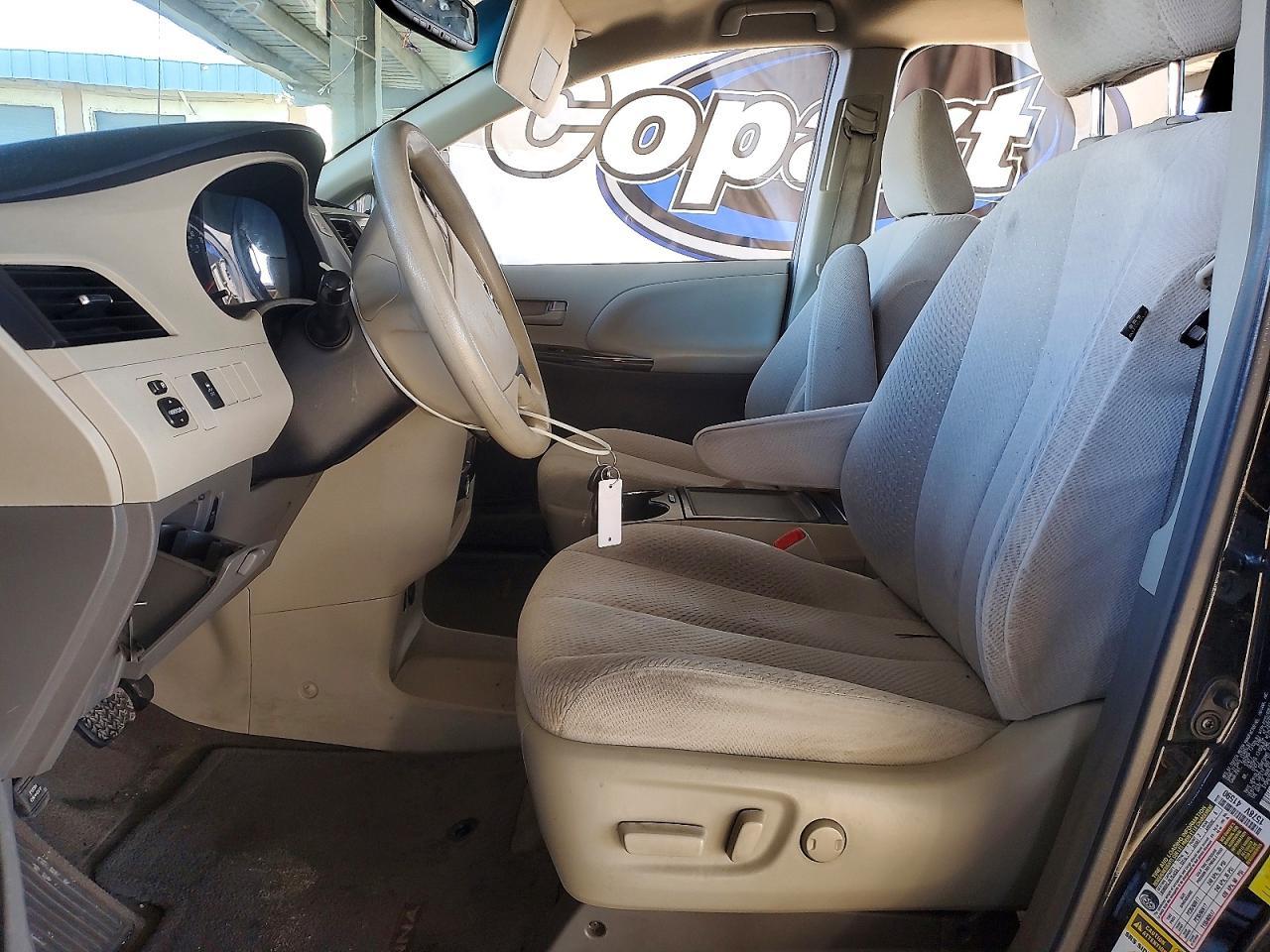 2013 TOYOTA SIENNA