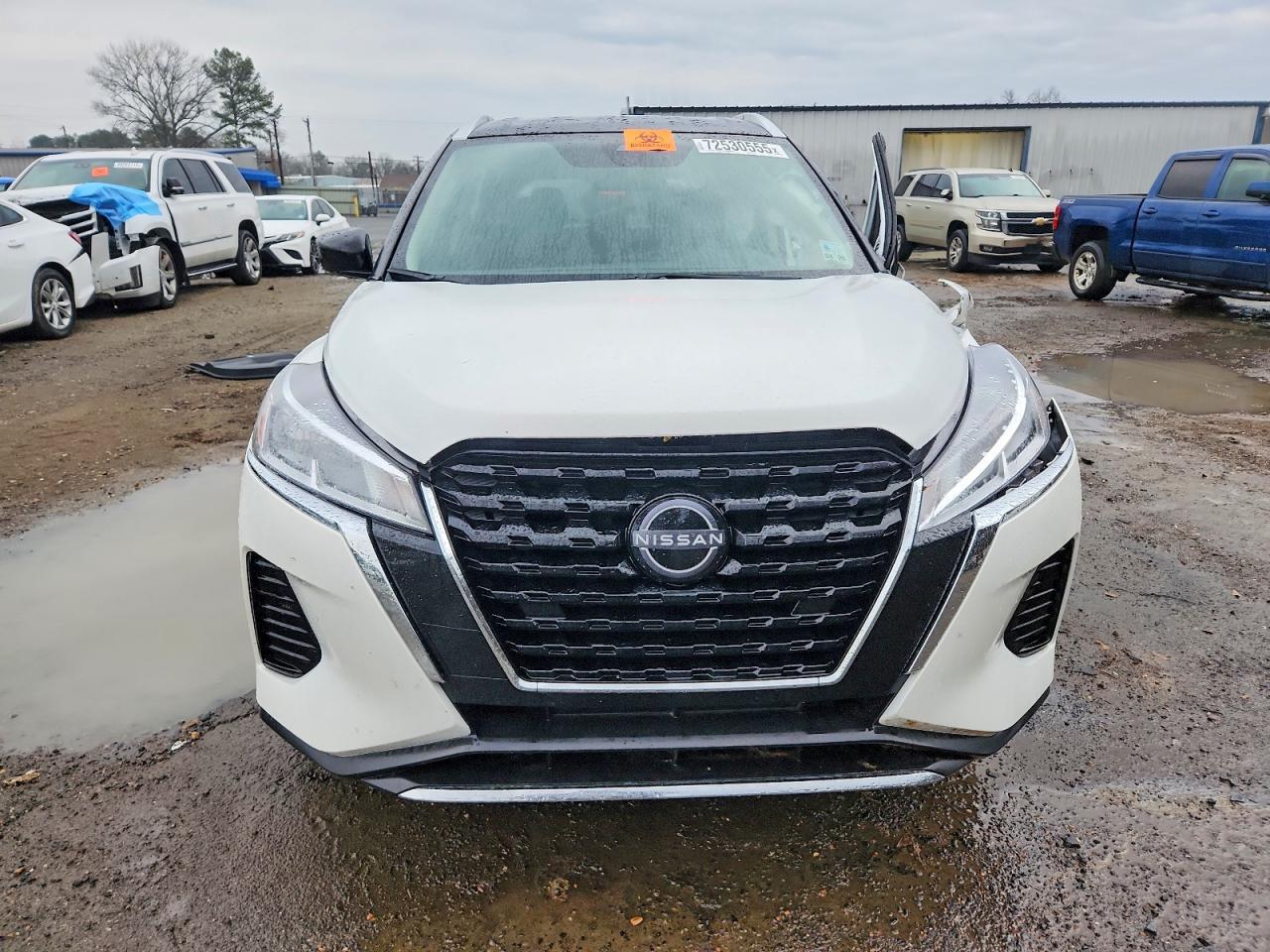 2024 NISSAN KICKS