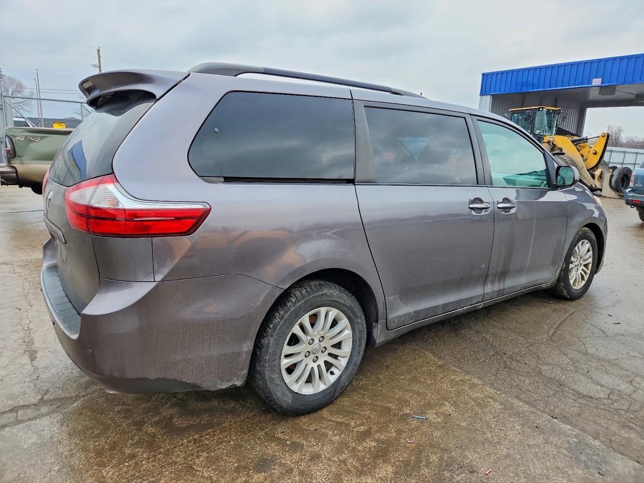 2017 TOYOTA SIENNA