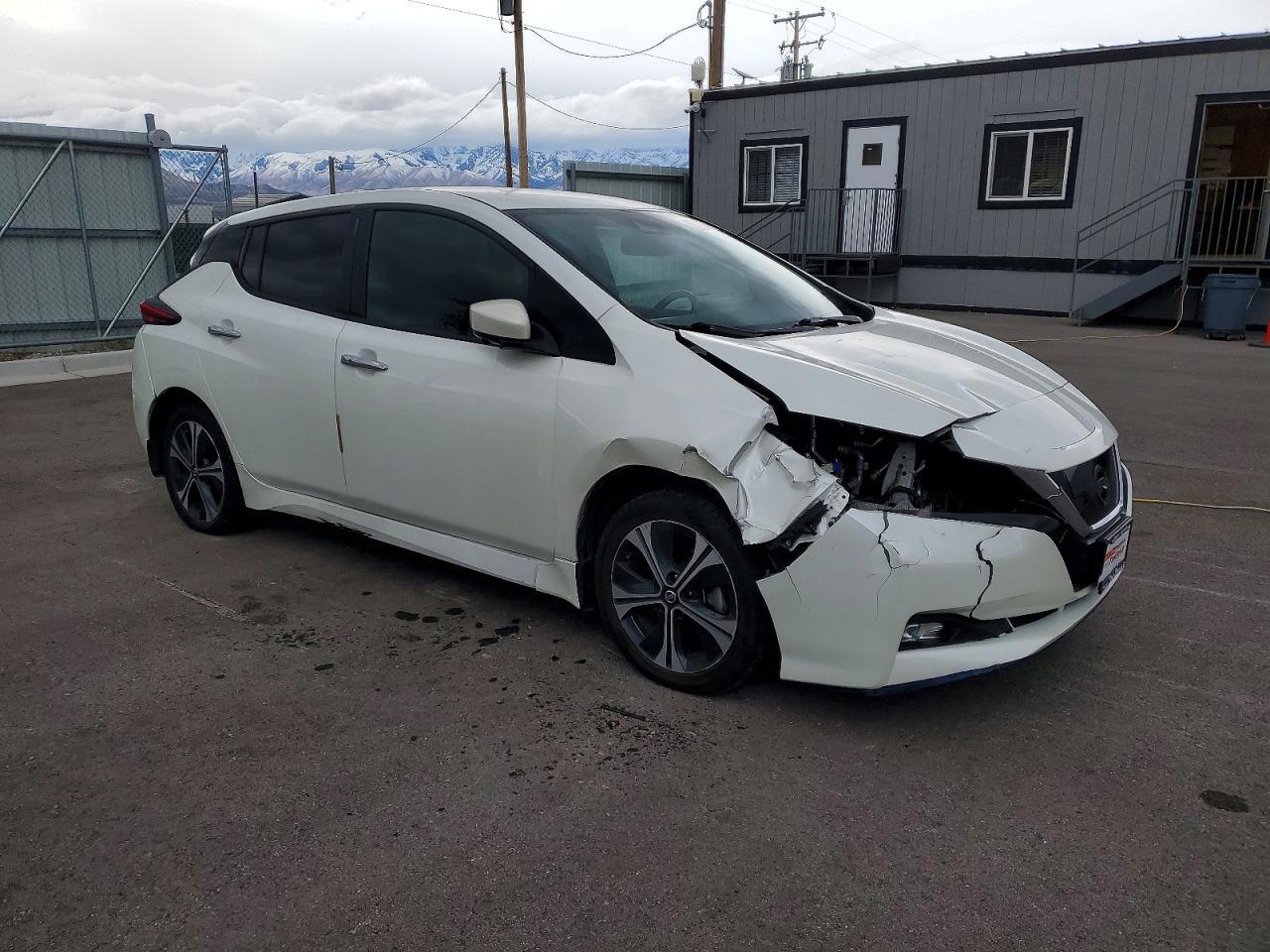 2022 NISSAN LEAF