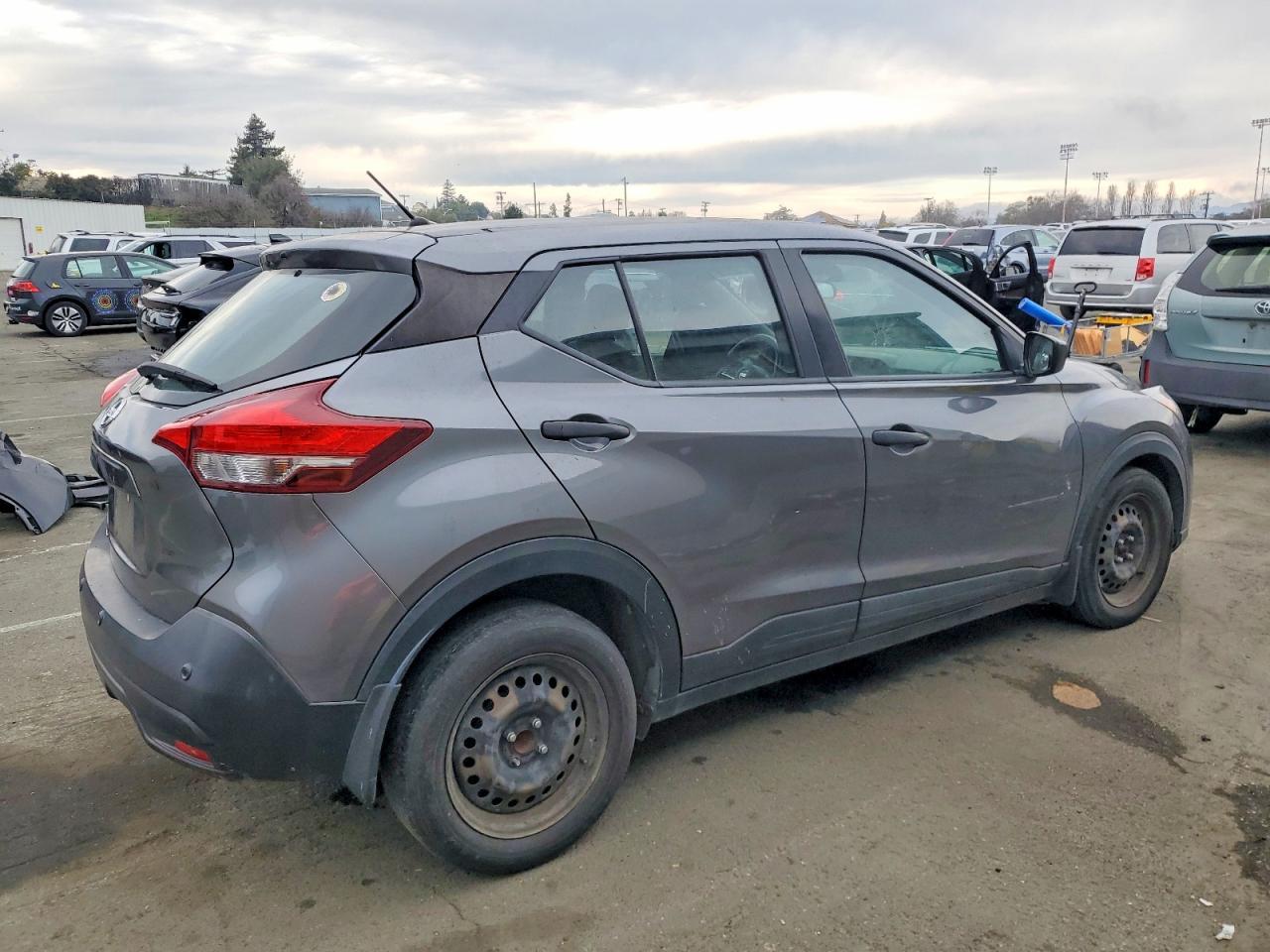 2020 NISSAN KICKS
