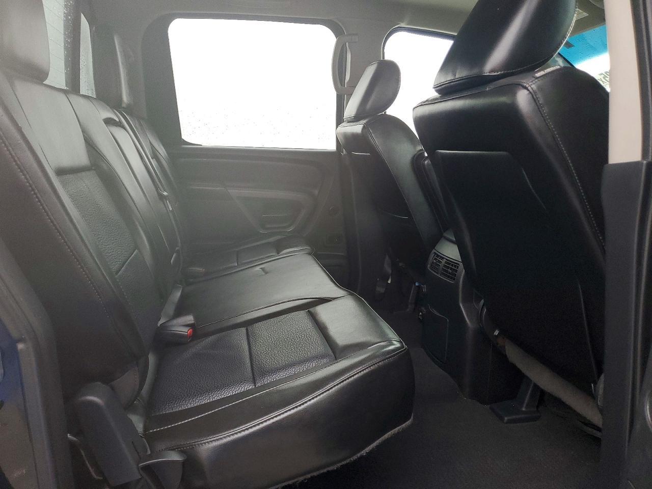 2015 NISSAN Titan