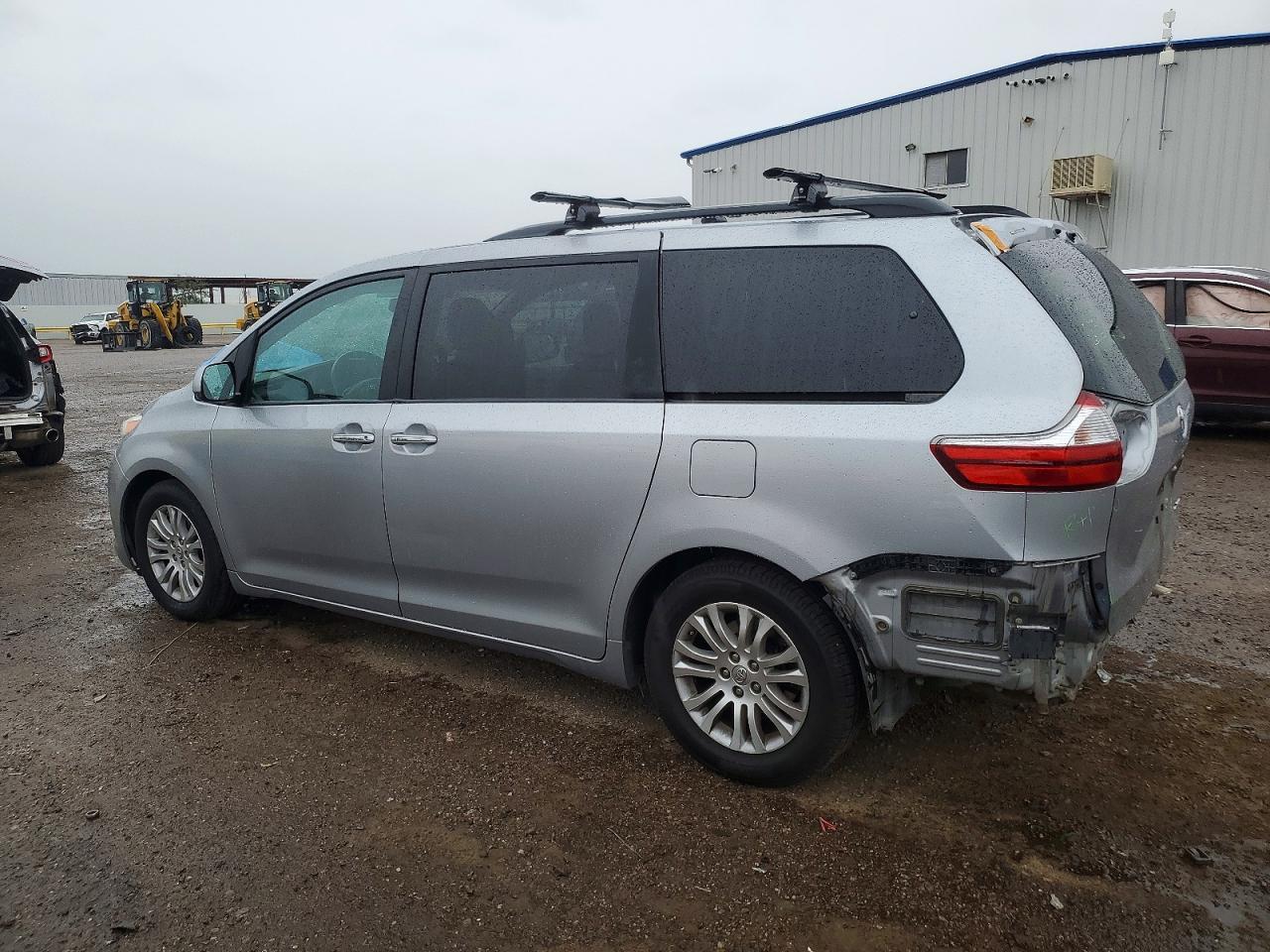 2015 TOYOTA SIENNA