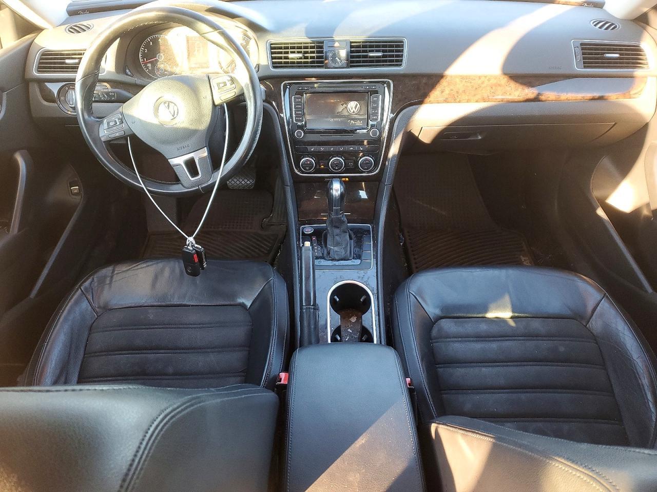 2014 VOLKSWAGEN Passat