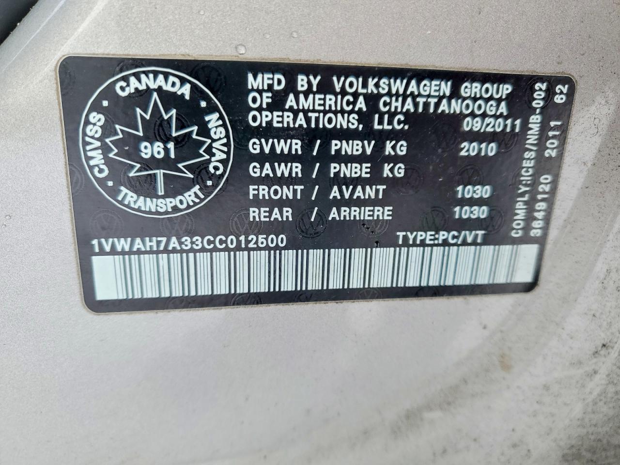 2012 VOLKSWAGEN Passat