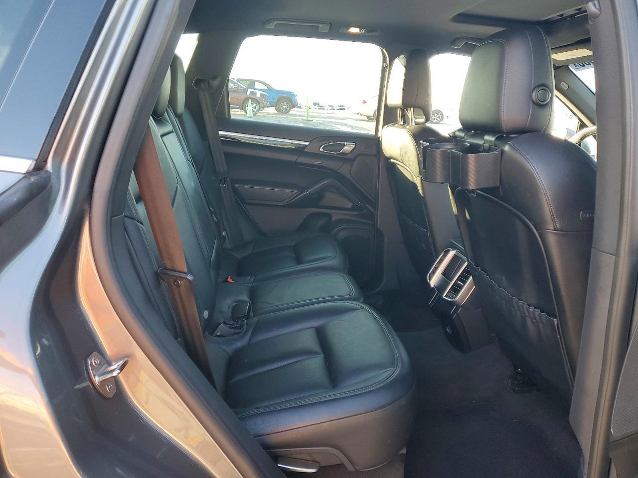 2017 PORSCHE CAYENNE