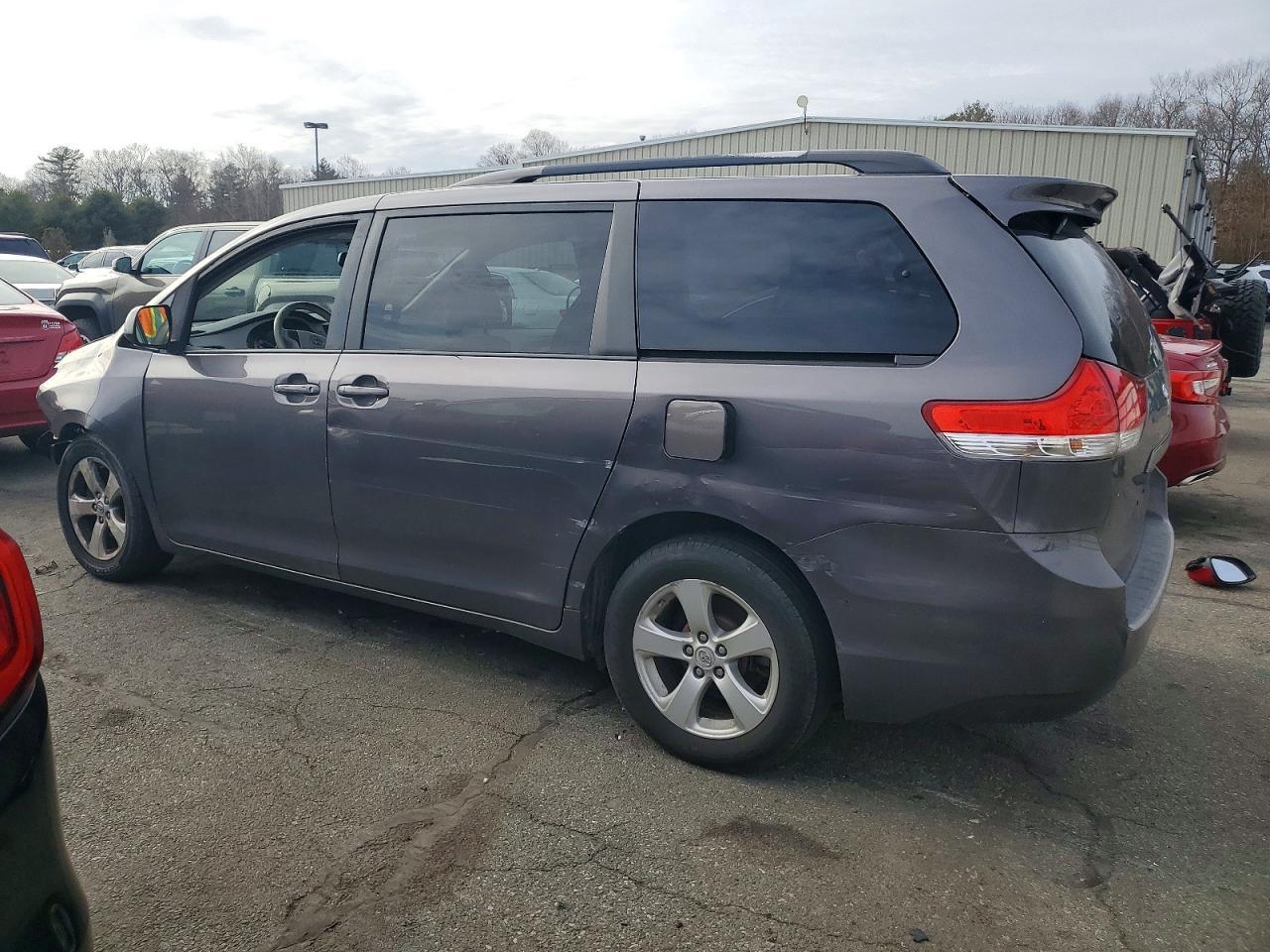 2012 TOYOTA SIENNA